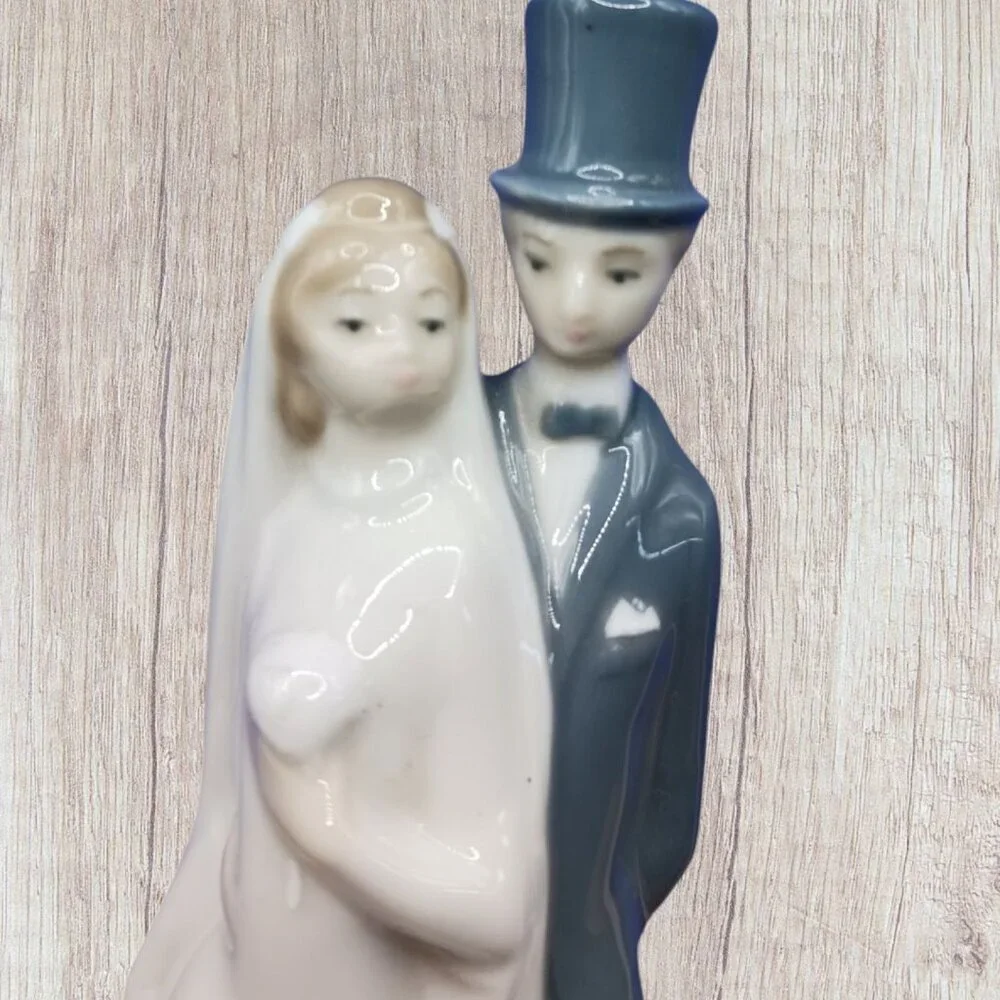 Lladro Vtg  Porcelain Bride & Groom Figurine Statue Cake Topper